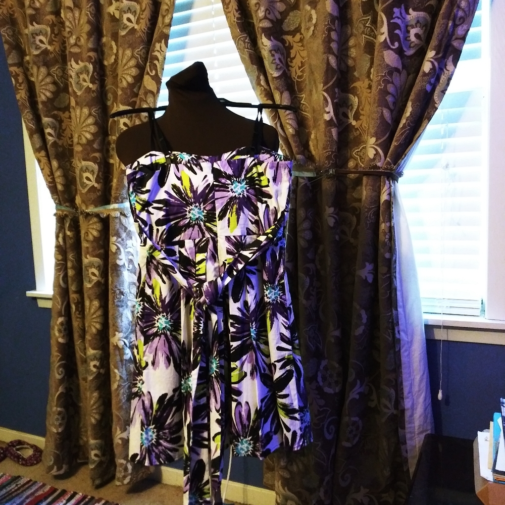 Dress - Picture 3 of 6